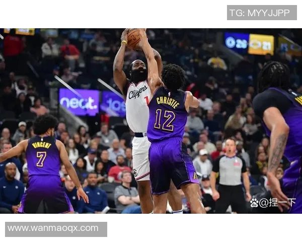 2019年NBA季后赛雷霆对勇士的激烈对决与精彩瞬间回顾