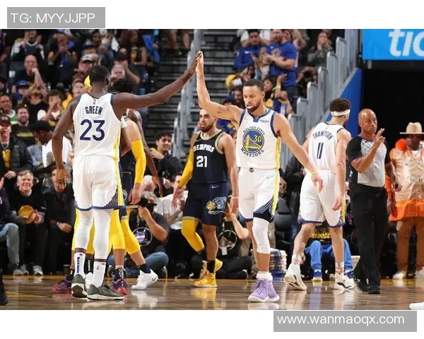 勇士与雄鹿精彩对决全场视频回顾及精彩瞬间分析